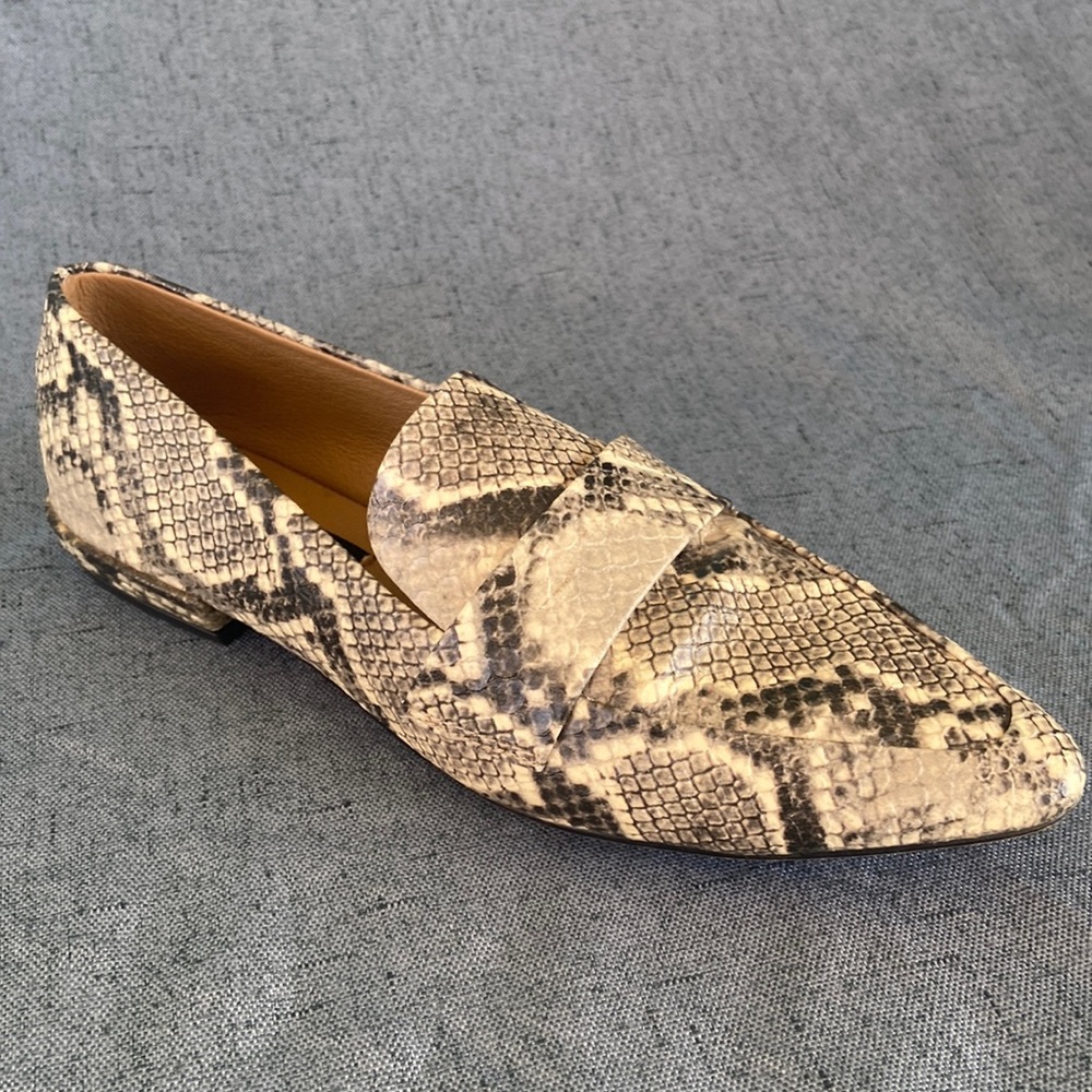 Like new Steven Madden women loafer
